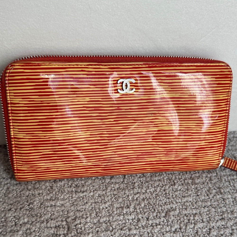CHANEL Vibrant Red and Orange Wallet